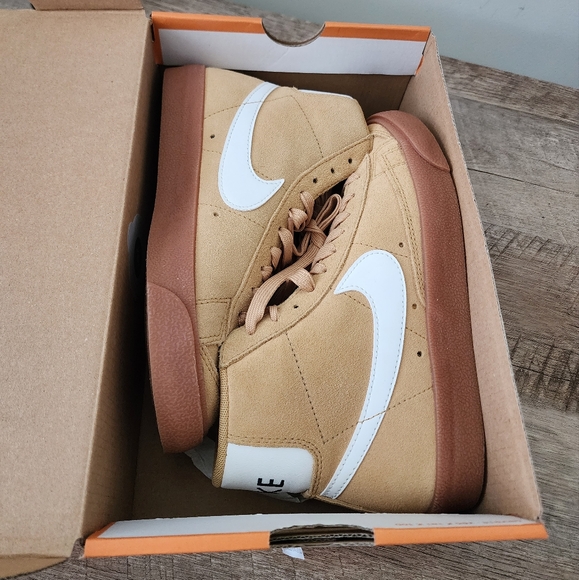 Nike blazers (like new) - Picture 1 of 4